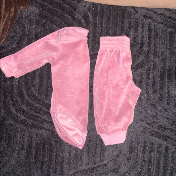 Nike Kids Pink Bodysuit and Pants Set - Picture 2 of 5